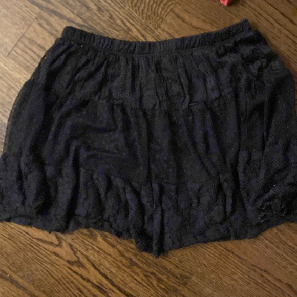 Shyanne Lace Overlay Skirt size Medium - Picture 1 of 7